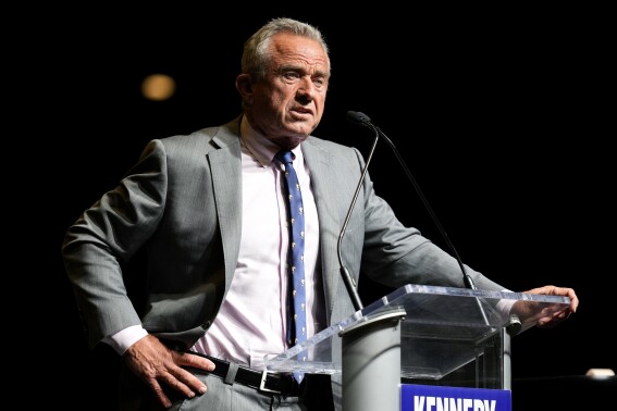 Robert F. Kennedy Jr. convenes hundreds in Iowa to try for access to November ballot