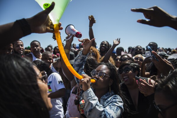 A Georgia beach aims to disrupt Black students’ spring bash after big crowds brought chaos in 2023