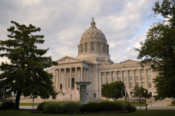 Missouri lawmakers expand private school scholarships backed by tax credits