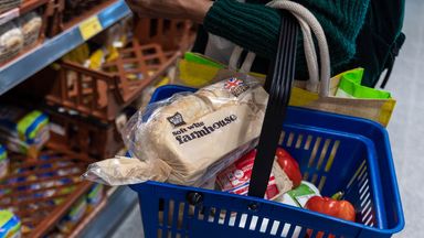 Supermarket price war leads to fall in grocery inflation