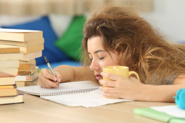 Popular High School Kids Sleep Differently, Scientists Say