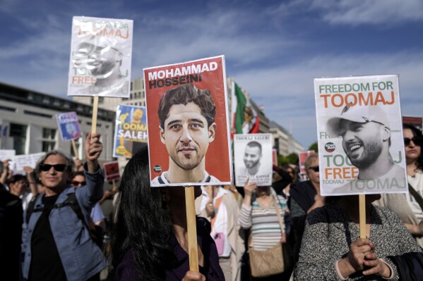 US lawmakers push to sanction Iranian officials over death sentence for rapper Toomaj Salehi