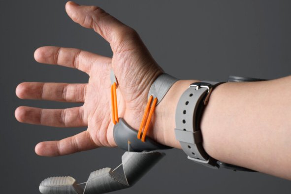 Researchers Develop Robotic 'Third Thumb' for One-Handed Tasks