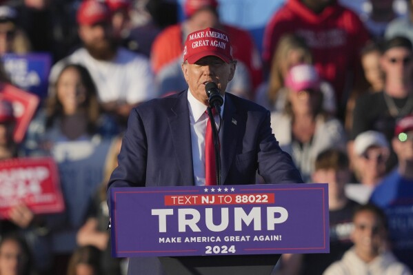 Trump will hold outdoor Las Vegas rally in scorching heat. His campaign has extra medics and water