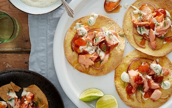 Smoked salmon and herbed cream tacos recipe