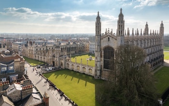 Cambridge University could cut ties with Barclays and Lloyds over fossil fuel links