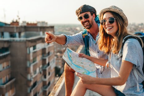 Benefits and Risks of Traveling as New CoupleâRelationship Experts Explain