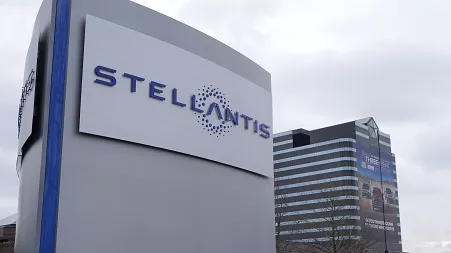 Stellantis in threat to put brakes on UK car production over EV quotas