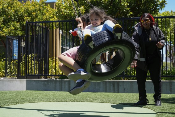 8 homeless moms in San Francisco struggled for help. Now, they’re learning to advocate for others