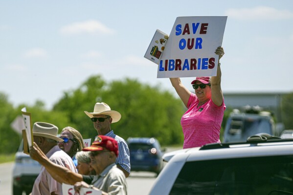 A US appeals court will review its prior order keeping banned books on shelves in a Texas county