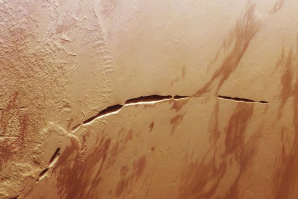 New Mars Pictures Reveal Massive, Grand CanyonâLike Scar