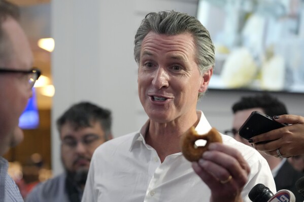 Gavin Newsom works to bolster Biden in a swing-state tour that could boost both their ambitions