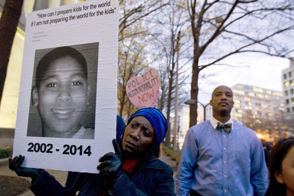 West Virginia police chief responsible for hiring of officer who killed Tamir Rice steps down