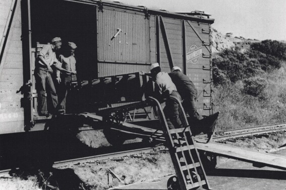 Navy exonerates 256 Black sailors unjustly punished in 1944 after a deadly California port explosion