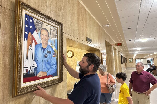 What does a state Capitol do when its hall of fame gallery is nearly out of room? Find more space