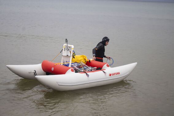 Marathon swimmer says he quit Lake Michigan after going in wrong direction with dead GPS