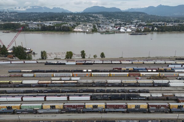 Workers at Canadian National Railway Co. will start returning to work Friday, union says