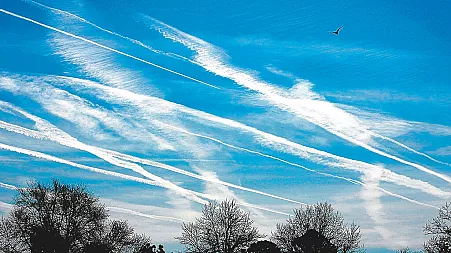 Airlines must monitor vapour trails under new EU climate rules