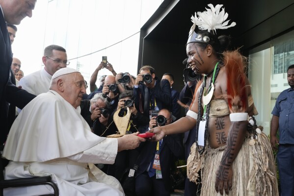 Pope urges end to Papua New Guinea tribal conflicts and fair, sustainable extraction of resources