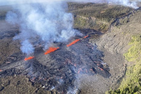 Kilauea Volcano Eruption Resumes in Hawaii Park, Gas Warning Issued