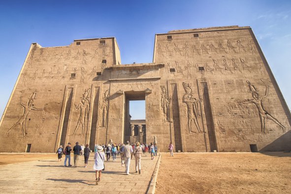 Rare Gold Finds and Graffiti Uncovered in Majestic Ancient Egyptian Temple