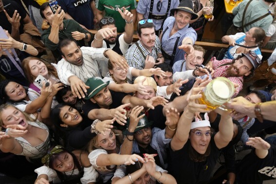 Thousands of beer lovers descend on Munich for Oktoberfest