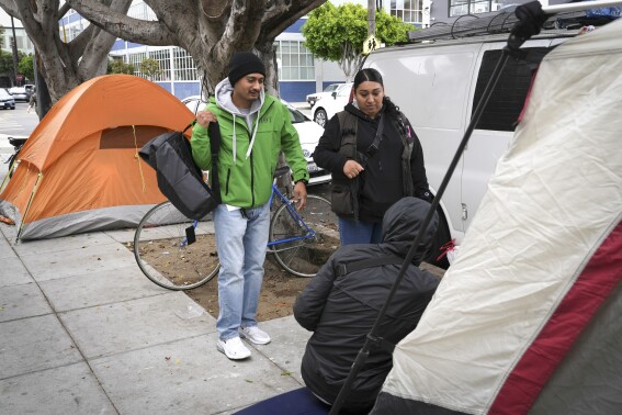 Moving homeless people from streets to shelter isn’t easy, San Francisco outreach workers say