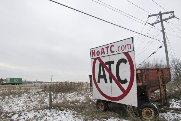 Utilities complete transmission line linking Iowa and Wisconsin