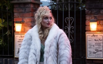 The story behind Sophie Turner’s glam jewel thief style in Joan