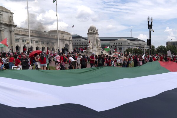 Virginia man charged with defacing monument during Netanyahu protests in DC