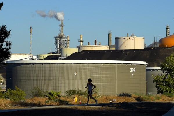 Oil company Phillips 66 says it will shut down Los Angeles-area refinery