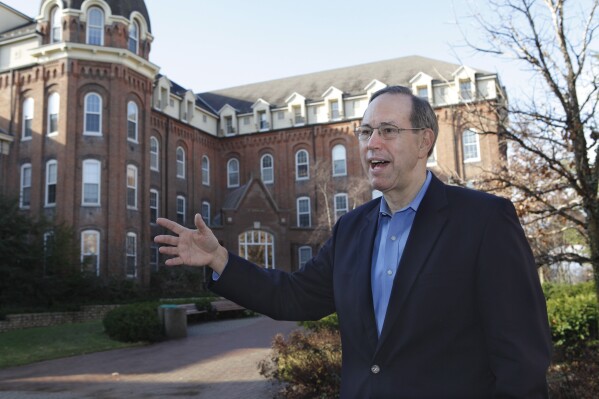 Former Ohio Gov. Bob Taft, scion of Republican family, backs Democrat Sherrod Brown for Senate