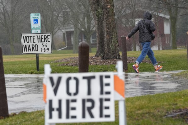 Early voting kicks off in battleground Wisconsin with push from Obama, Walz