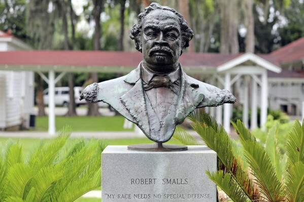 South Carolina to build first monument to an African American. Meet Robert Smalls