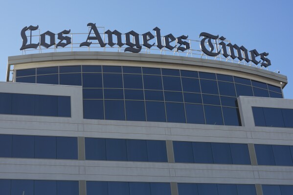 Los Angeles Times editor resigns after newspaper withholds presidential endorsement