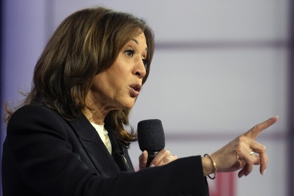 Like Biden, Harris puts focus on Trump as the end of the campaign draws near