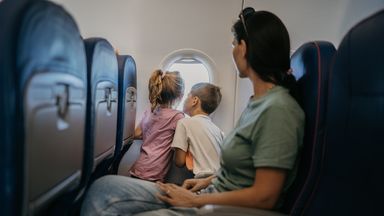 How to sit together on a flight without having to pay anything