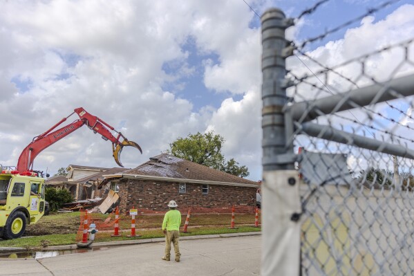 Demolition of homes built on a New Orleans toxic waste site begins