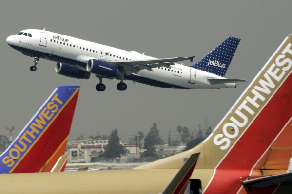 California announces sustainable fuels partnership to curb emissions from planes