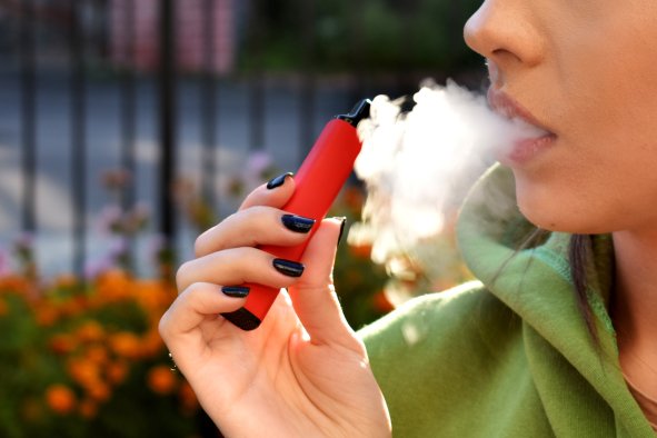 Study Reveals Which Flavor Vapes Paralyze Lung Cells